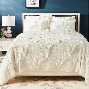 Anthropologie quilt, queen, cream color
